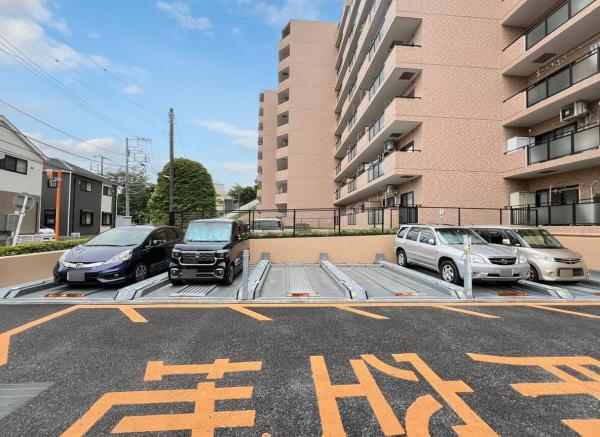 ロイヤルプラザ大和 敷地内駐車場