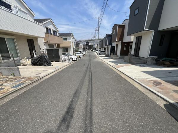 横浜市旭区上川井町 中古戸建 前面道路含む現地写真