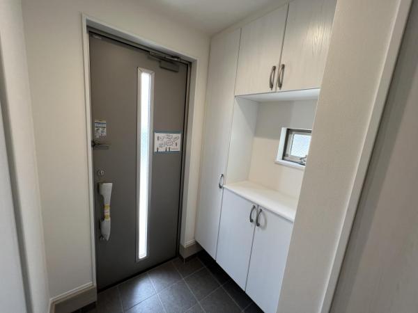 横浜市旭区上川井町 中古戸建 玄関