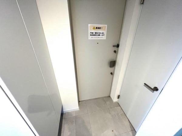 プレシス府中リヴェスタ 玄関