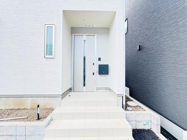 平塚市山下１丁目 戸建 玄関