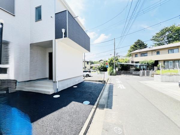平塚市中里 戸建 前面道路含む現地写真