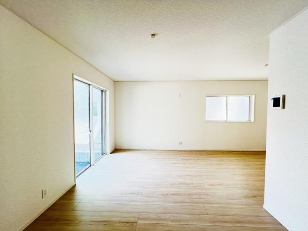 平塚市中里 戸建 リビング