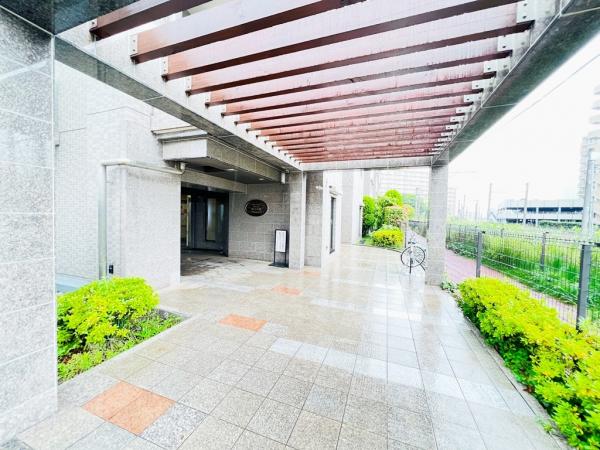 ベルドゥムール海老名弐番館 エントランス（外）