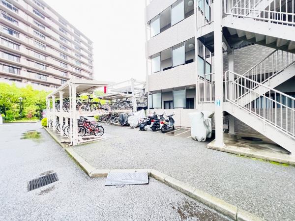 ベルドゥムール海老名弐番館 駐輪場