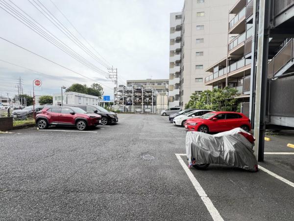 アストレア川越 敷地内駐車場