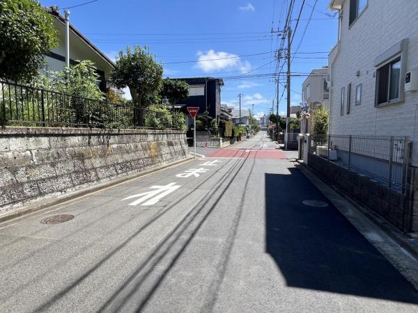 藤沢市湘南台６丁目 戸建 前面道路含む現地写真
