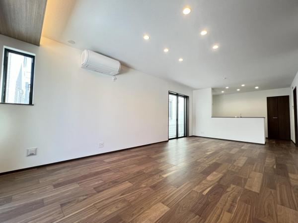 藤沢市湘南台６丁目 戸建 リビングダイニング