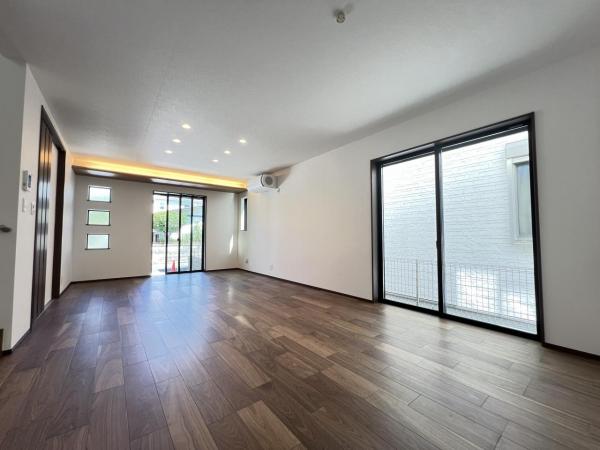 藤沢市湘南台６丁目 戸建 リビングダイニング