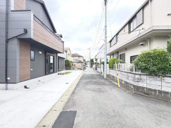 藤沢市本藤沢３丁目 戸建 前面道路含む現地写真