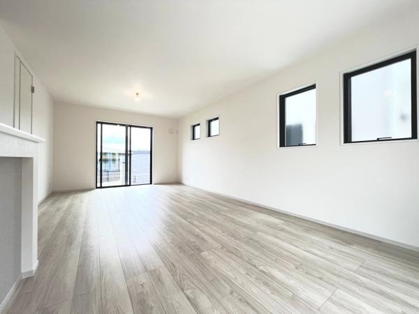 藤沢市本藤沢３丁目 戸建 リビング