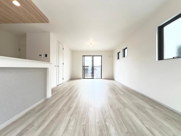 藤沢市本藤沢３丁目 戸建 リビングダイニング
