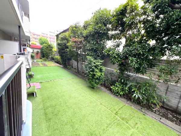 コープ野村府中是政 庭