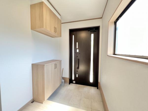 秦野市南矢名 中古戸建 玄関