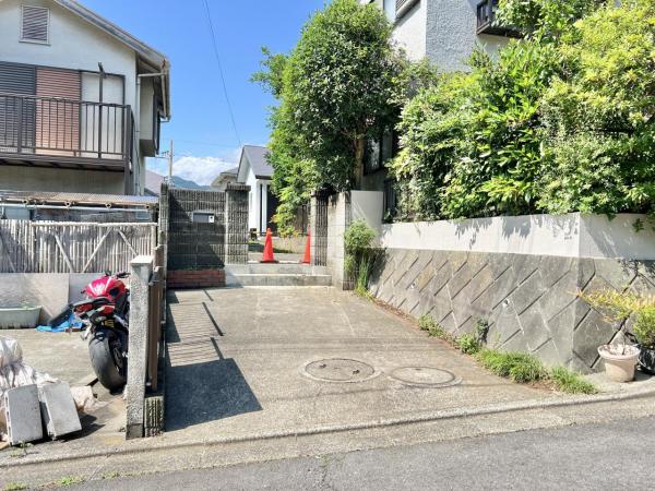 秦野市南矢名 中古戸建 駐車場