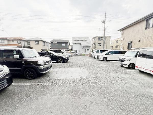 マージュ高幡不動 駐車場