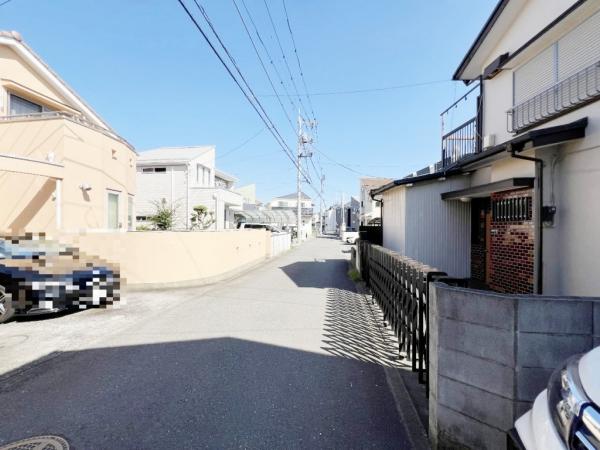 昭島市田中町１丁目 中古戸建 前面道路含む現地写真