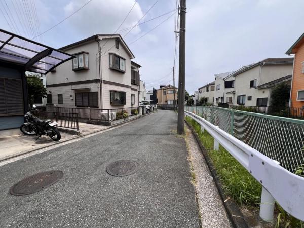 横浜市泉区中田西４丁目 中古戸建 前面道路含む現地写真