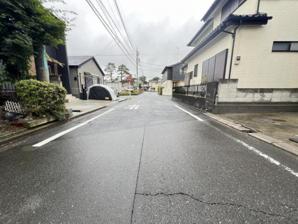 川越市かすみ野２丁目 中古戸建 前面道路含む現地写真