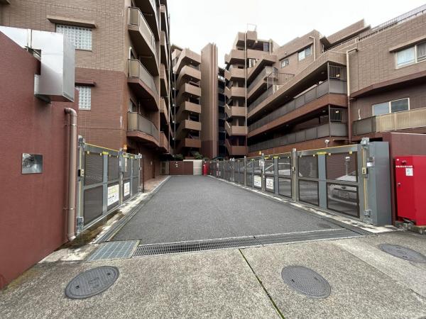 レクセルマンション若葉 第2 敷地内駐車場