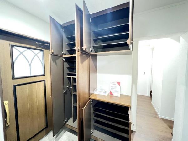 柏市根戸 中古戸建 玄関
