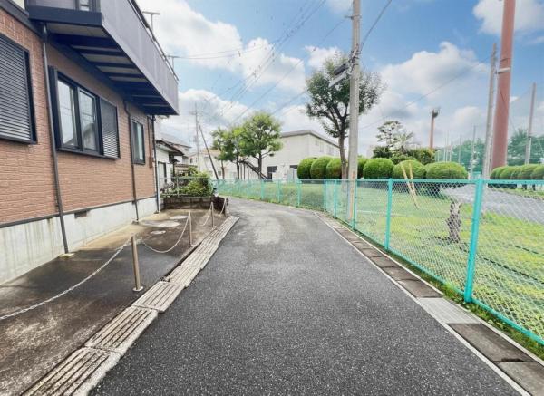 柏市根戸 中古戸建 前面道路含む現地写真