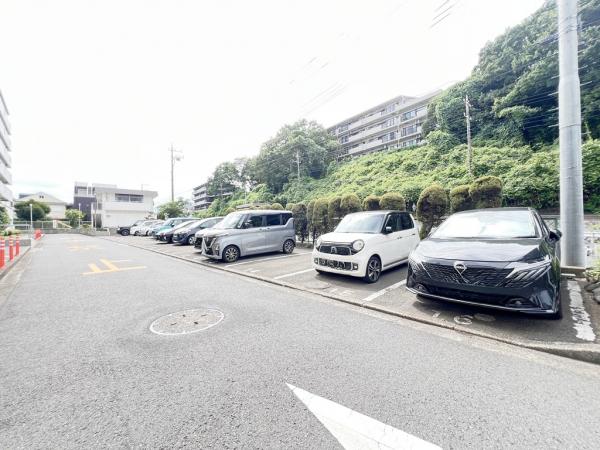 しらとり台住宅 駐車場