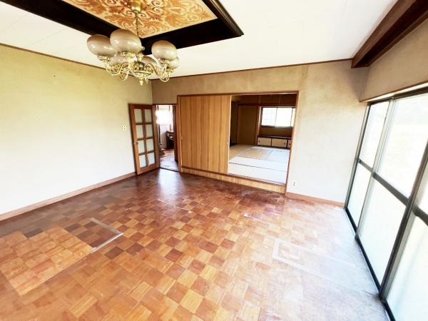 中郡二宮町富士見が丘２丁目 中古戸建 リビングダイニング