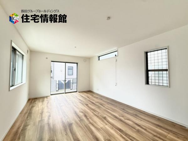 高座郡寒川町岡田２丁目 戸建 リビングダイニング