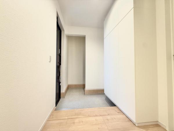 高座郡寒川町岡田６丁目 戸建 玄関