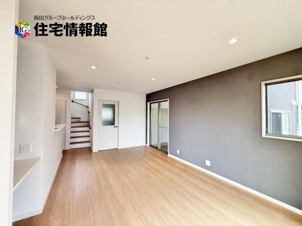 高座郡寒川町一之宮２丁目 戸建 リビングダイニング