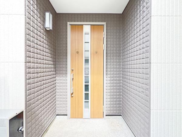 平塚市東真土４丁目 中古戸建 玄関