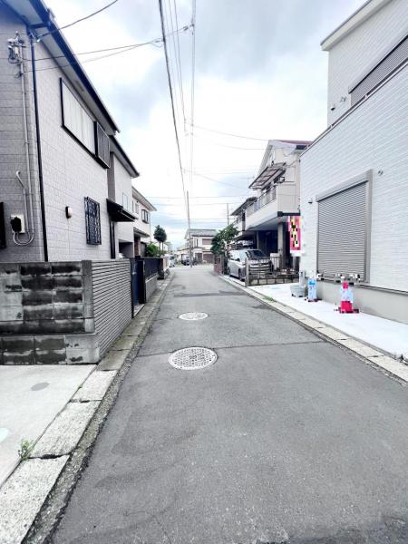 高座郡寒川町岡田２丁目 戸建 前面道路含む現地写真