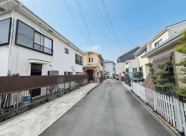 小田原市鴨宮 中古戸建 前面道路含む現地写真