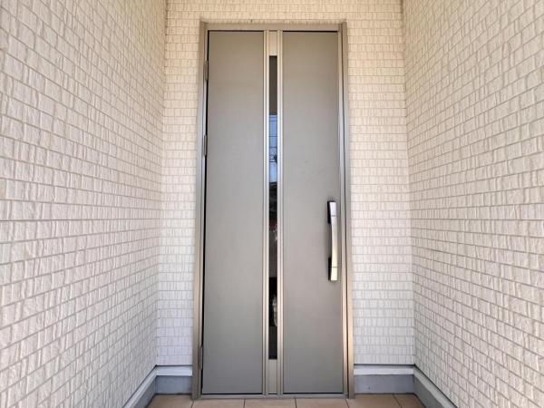 綾瀬市上土棚中６丁目 中古戸建 玄関
