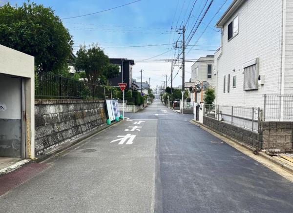 藤沢市湘南台６丁目 戸建 前面道路含む現地写真
