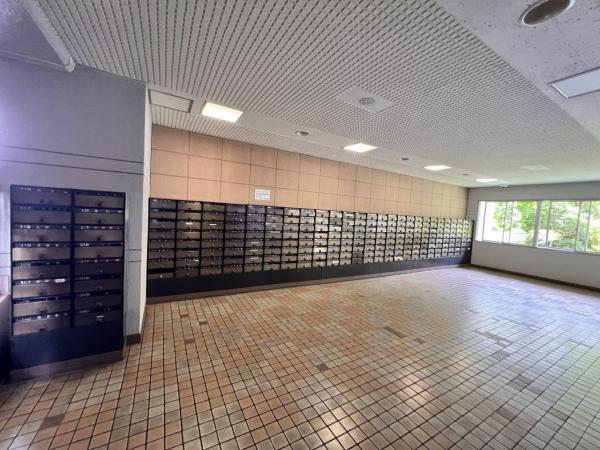東建座間ハイツ1号棟 エントランスホール