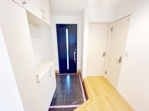 平塚市片岡 中古一戸建 玄関