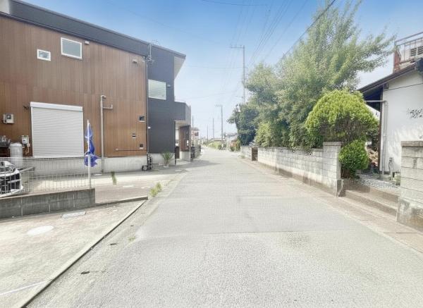 平塚市片岡 中古一戸建 前面道路含む現地写真