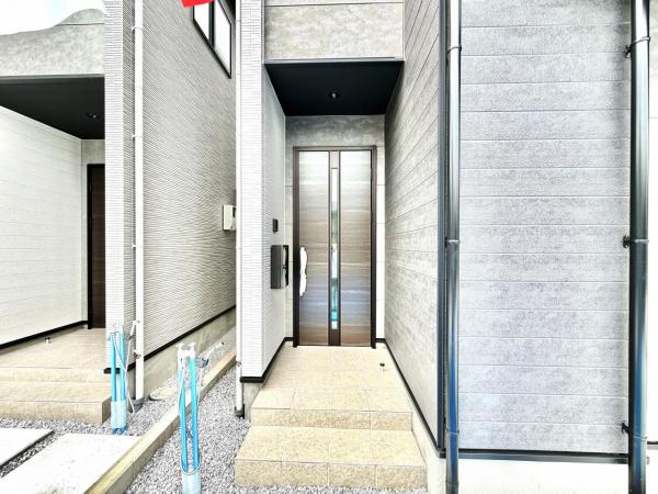 茅ヶ崎市東海岸北５丁目 戸建 玄関