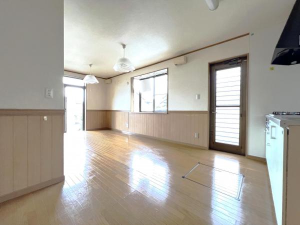 南足柄市塚原 中古戸建 リビングダイニング