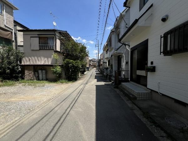川越市岸町１丁目 中古戸建 前面道路含む現地写真