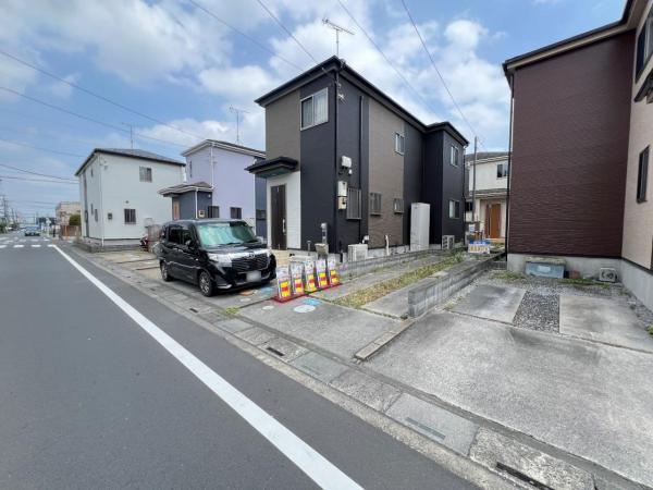 春日部市栄町２丁目 中古戸建 前面道路含む現地写真
