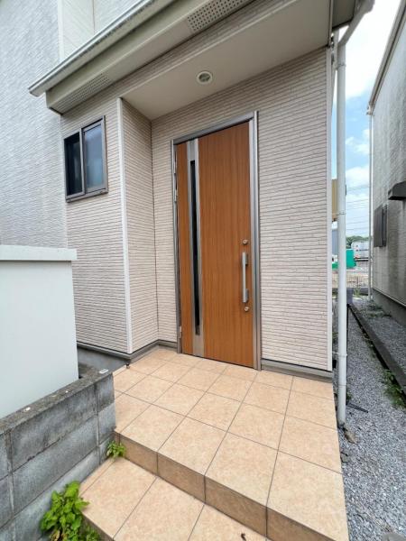春日部市栄町２丁目 中古戸建 玄関