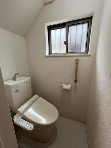 春日部市栄町２丁目 中古戸建 トイレ