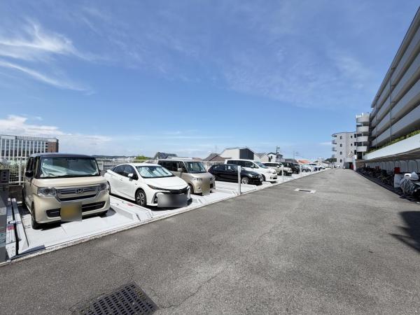 ニューウェルテラス金沢八景Ｆ棟 駐車場