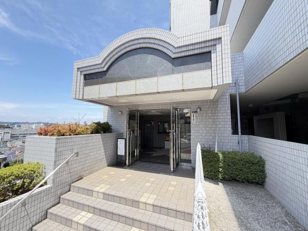 ニューウェルテラス金沢八景Ｆ棟 エントランス（外）