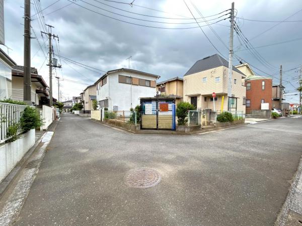 鶴ヶ島市松ヶ丘3丁目 前面道路含む現地写真