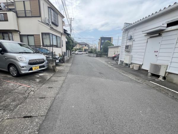 鶴ヶ島市大字上広谷 中古戸建 前面道路含む現地写真