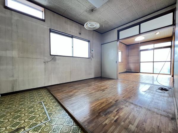 鶴ヶ島市大字上広谷 中古戸建 リビングダイニング
